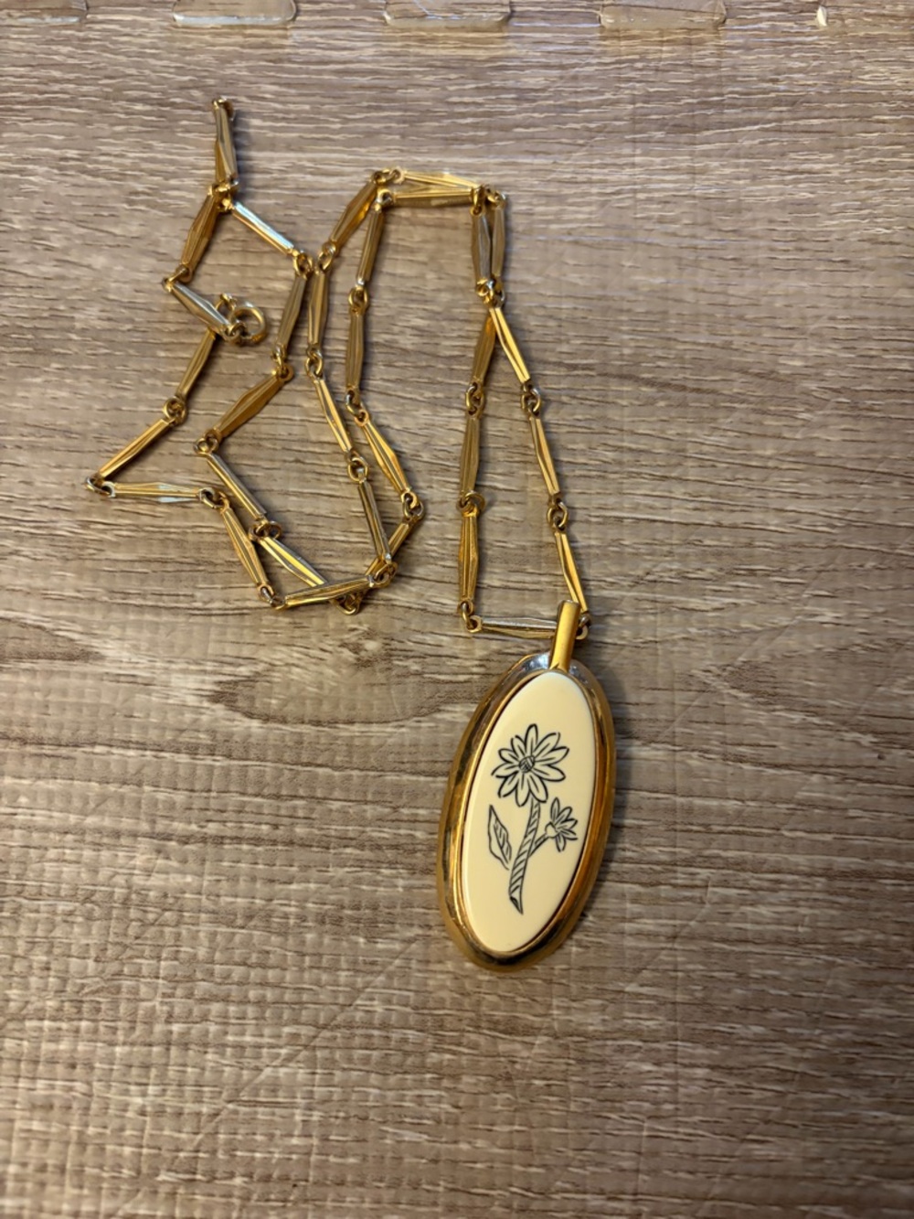 Vtg Caroline Crème & Black Flower Pendant Necklace Signed